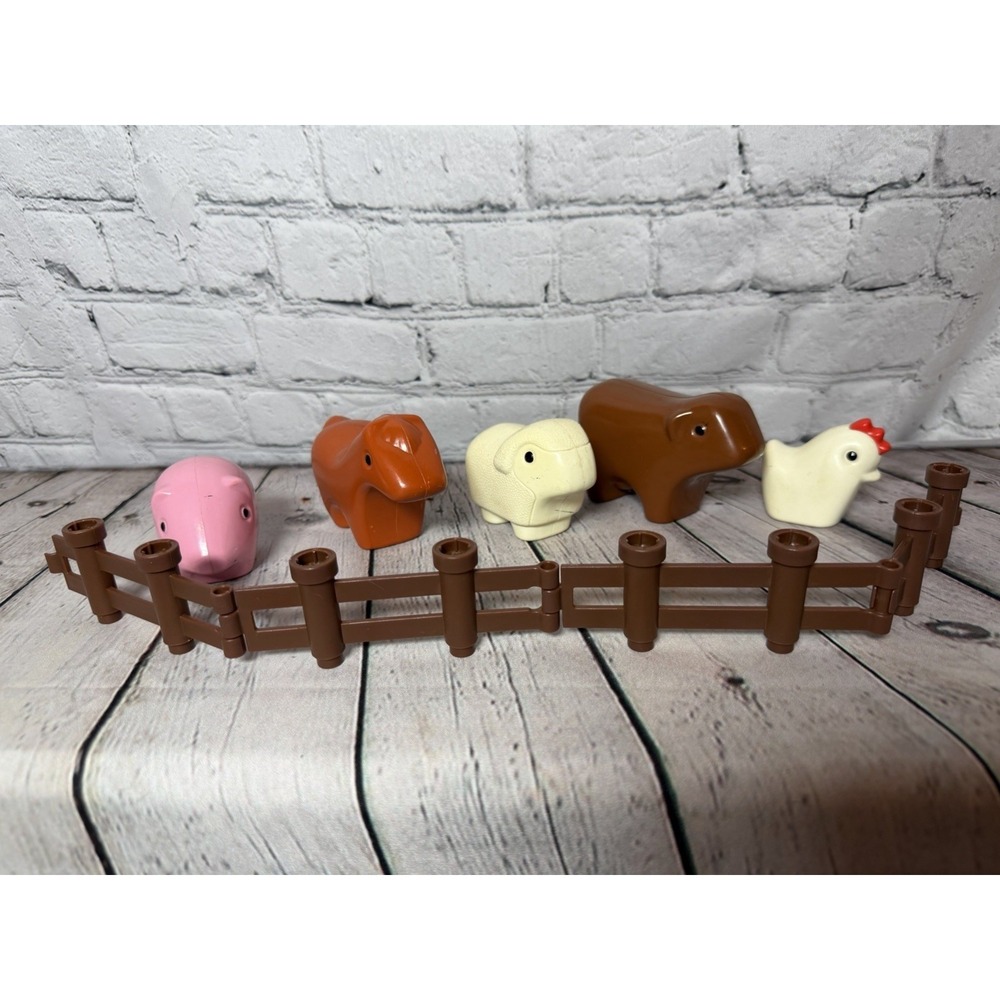 Vintage Little Tikes Wee Waffle Farm Barn Fence, Animals Sheep Cow Horse Chicken